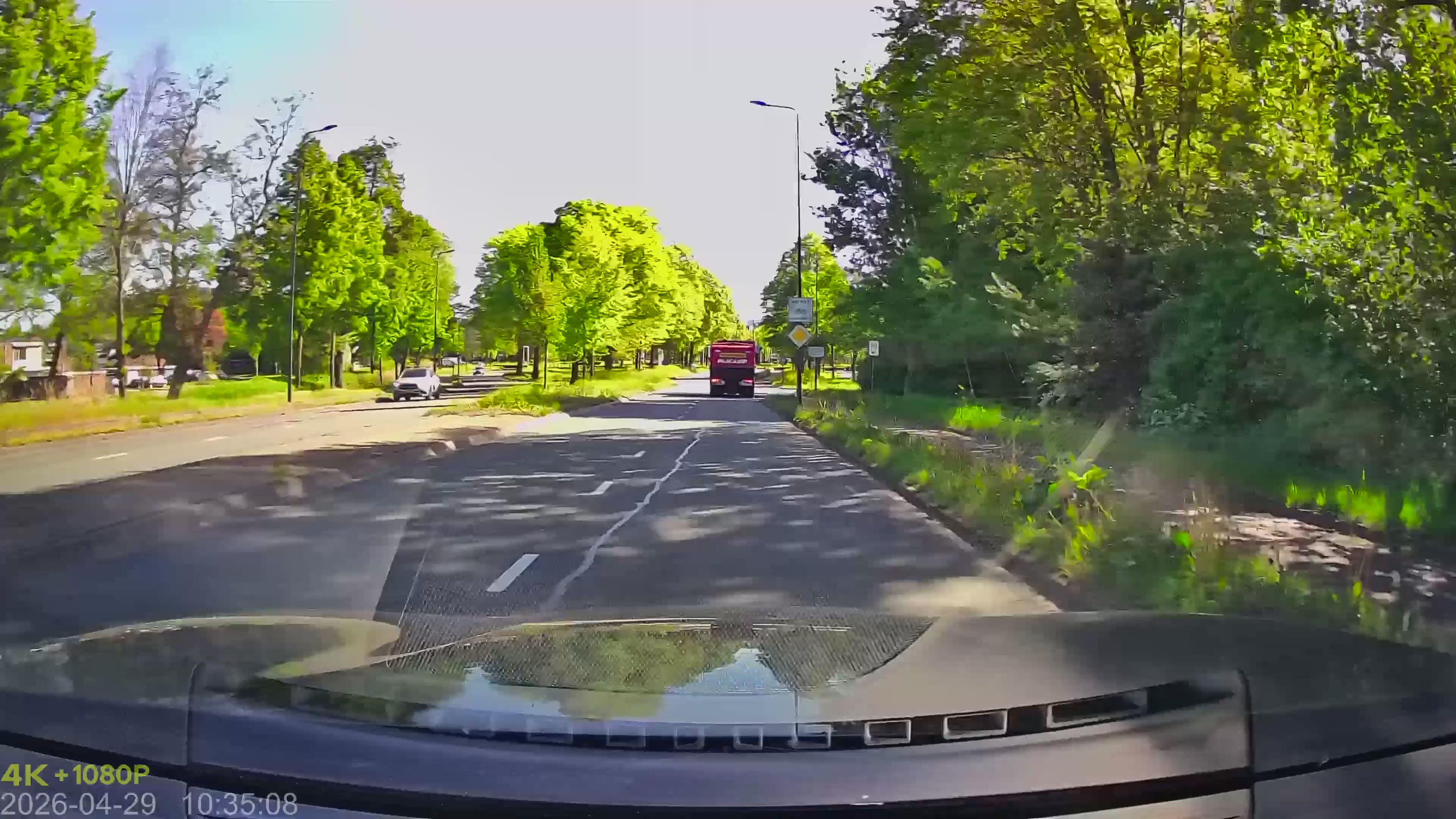 Rijd nooit meer zonder bewijs — 4K Dashcam origineel ingebouwd in jouw auto
